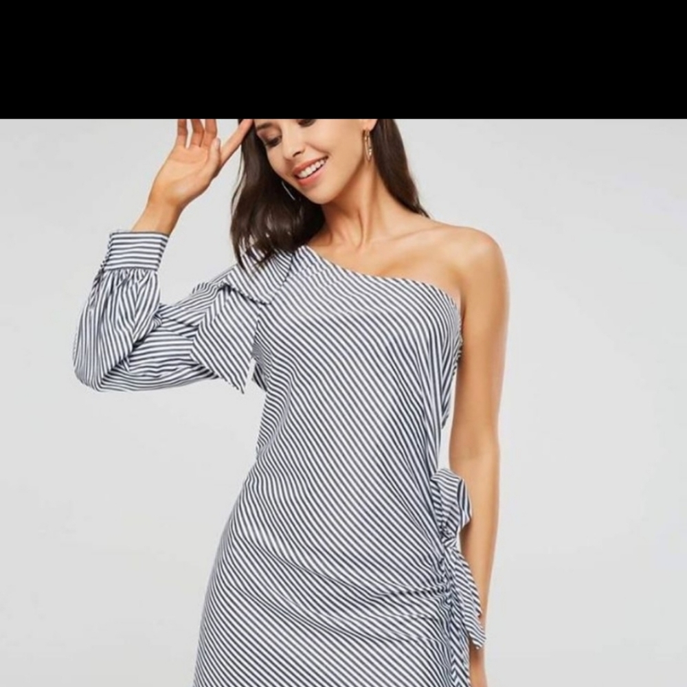 Young 17 black and white striped one shoulder dress with side bow. - Picture 4 of 4